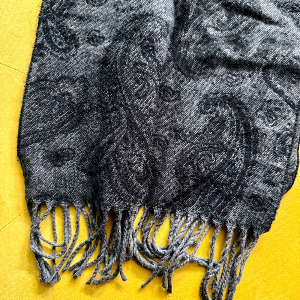 Neiman Marcus cashmere scarf
